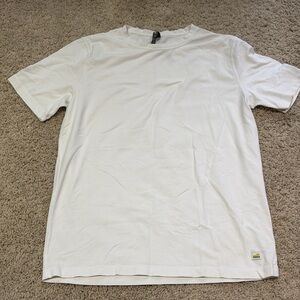 Vuori Men's white Short Sleeve Tee